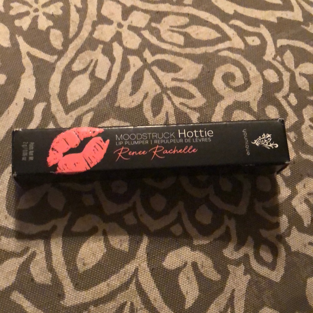 Younique lip plumper